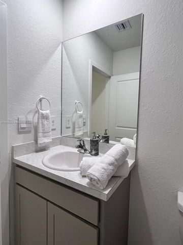 245 NE 3rd Ct, Florida City, FL 33034