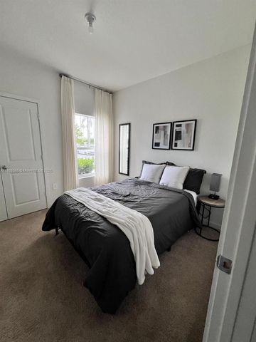 245 NE 3rd Ct, Florida City, FL 33034