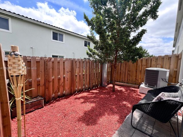 245 NE 3rd Ct, Florida City, FL 33034