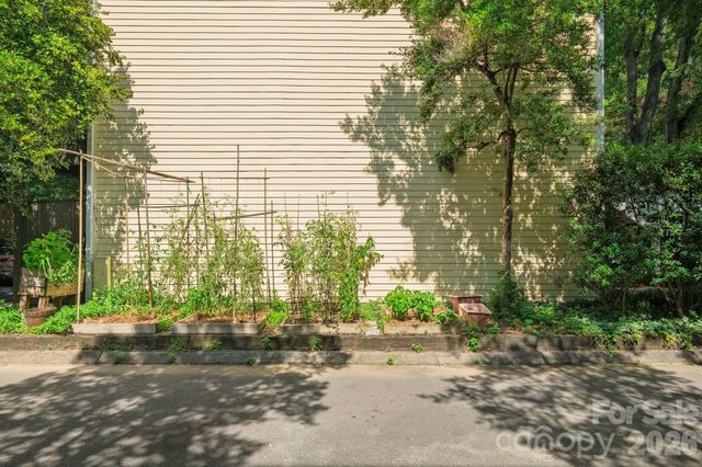 320 W 10th Street, Charlotte, NC 28202