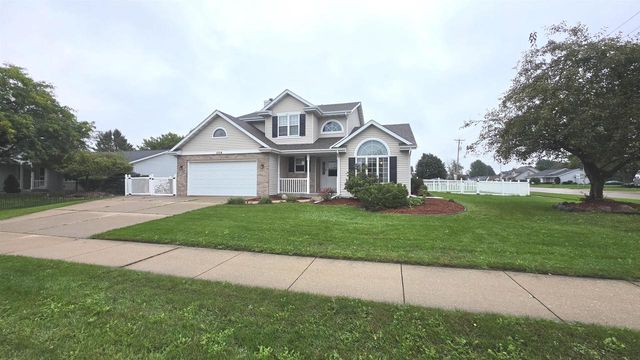 1304 N Wuthering Hills Drive, Janesville, WI 53546