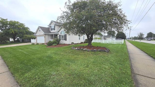 1304 N Wuthering Hills Drive, Janesville, WI 53546
