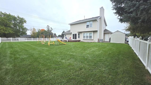 1304 N Wuthering Hills Drive, Janesville, WI 53546