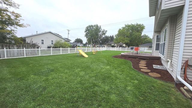 1304 N Wuthering Hills Drive, Janesville, WI 53546