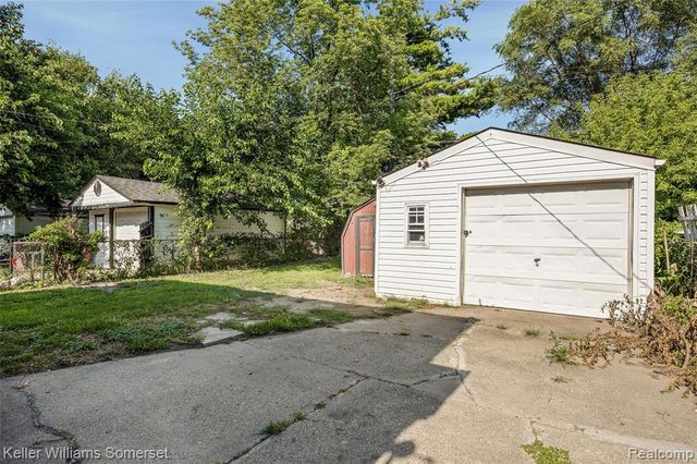 21178 Dexter Boulevard, Warren, MI 48089