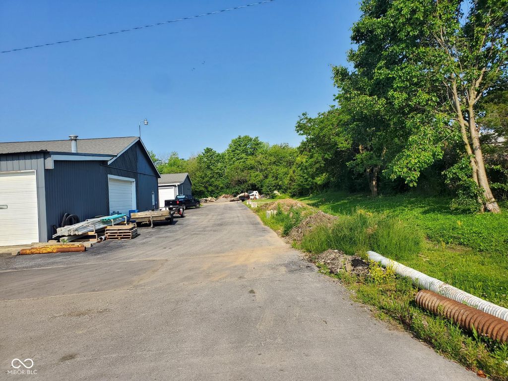 594 N Front Street, Whiteland, IN 46184