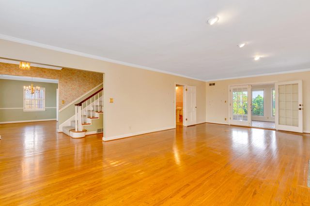 462 N Crest Road, Chattanooga, TN 37404