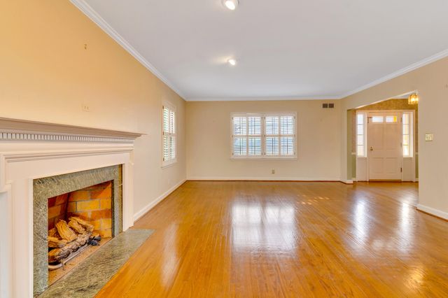 462 N Crest Road, Chattanooga, TN 37404