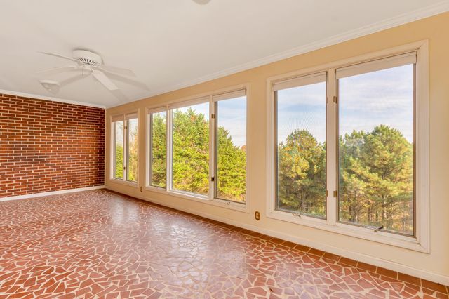 462 N Crest Road, Chattanooga, TN 37404