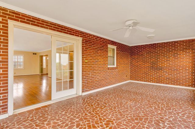 462 N Crest Road, Chattanooga, TN 37404