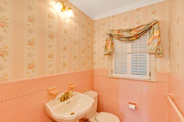 462 N Crest Road, Chattanooga, TN 37404