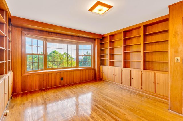 462 N Crest Road, Chattanooga, TN 37404