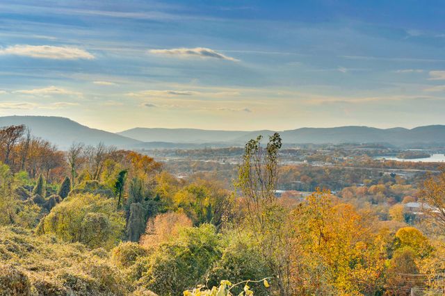 462 N Crest Road, Chattanooga, TN 37404