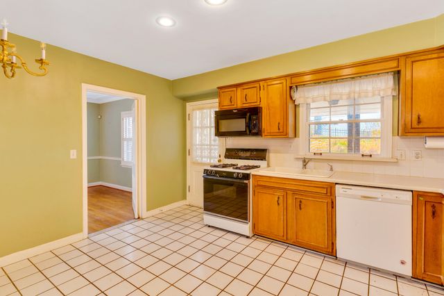 462 N Crest Road, Chattanooga, TN 37404