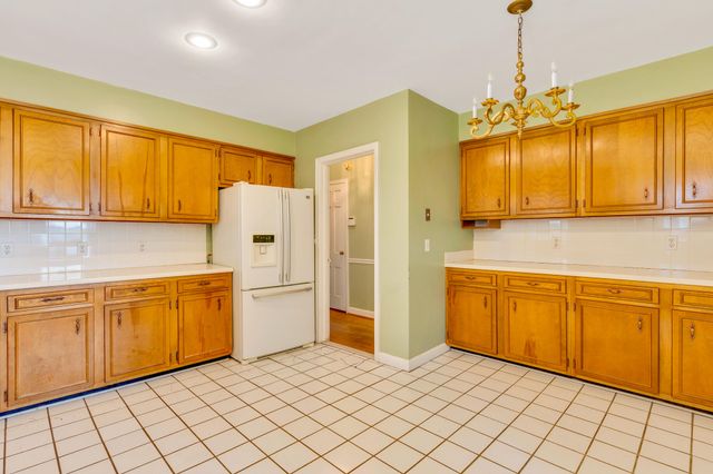 462 N Crest Road, Chattanooga, TN 37404