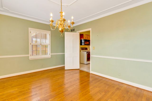 462 N Crest Road, Chattanooga, TN 37404