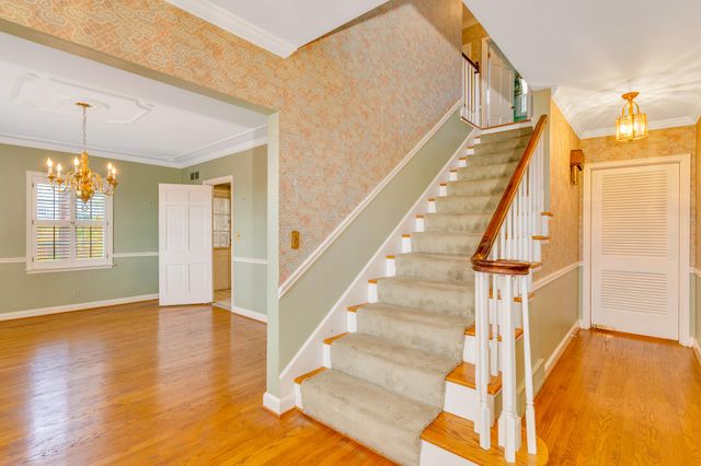 462 N Crest Road, Chattanooga, TN 37404