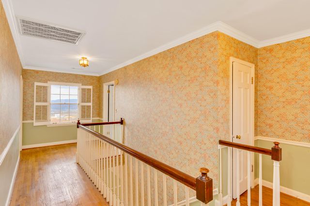 462 N Crest Road, Chattanooga, TN 37404