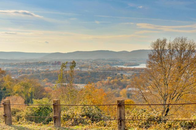 462 N Crest Road, Chattanooga, TN 37404