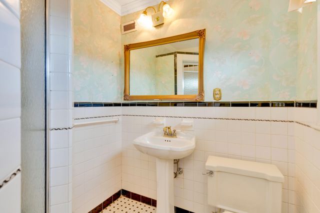 462 N Crest Road, Chattanooga, TN 37404