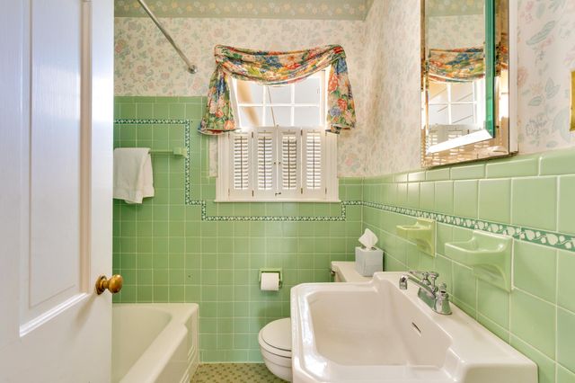 462 N Crest Road, Chattanooga, TN 37404