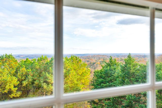 462 N Crest Road, Chattanooga, TN 37404