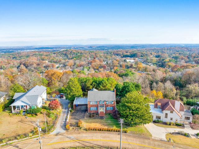 462 N Crest Road, Chattanooga, TN 37404