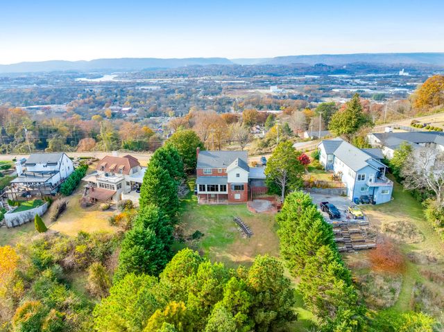 462 N Crest Road, Chattanooga, TN 37404