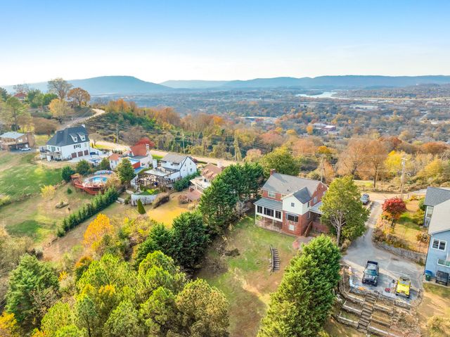 462 N Crest Road, Chattanooga, TN 37404