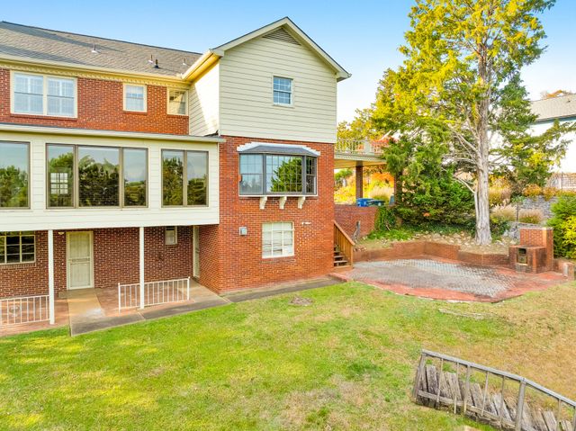 462 N Crest Road, Chattanooga, TN 37404