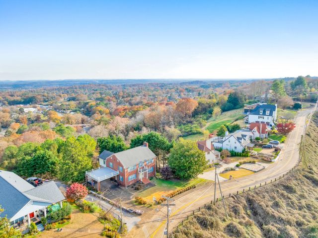 462 N Crest Road, Chattanooga, TN 37404