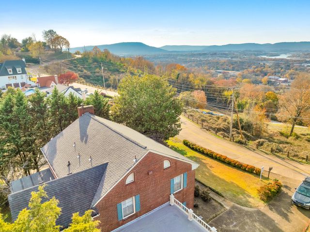 462 N Crest Road, Chattanooga, TN 37404