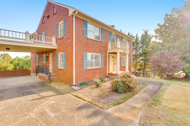 462 N Crest Road, Chattanooga, TN 37404