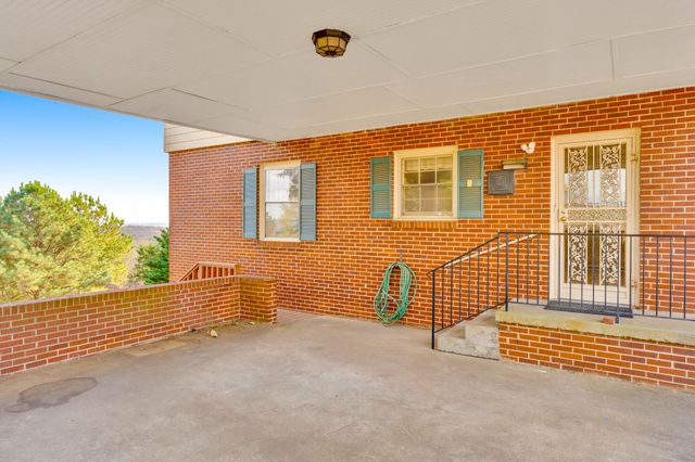 462 N Crest Road, Chattanooga, TN 37404