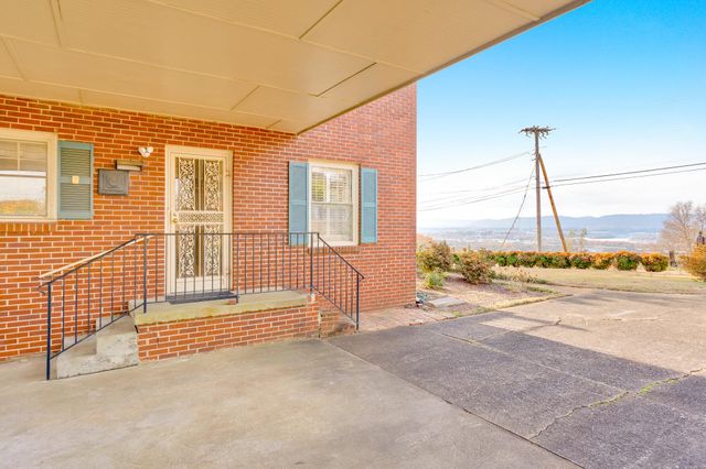 462 N Crest Road, Chattanooga, TN 37404