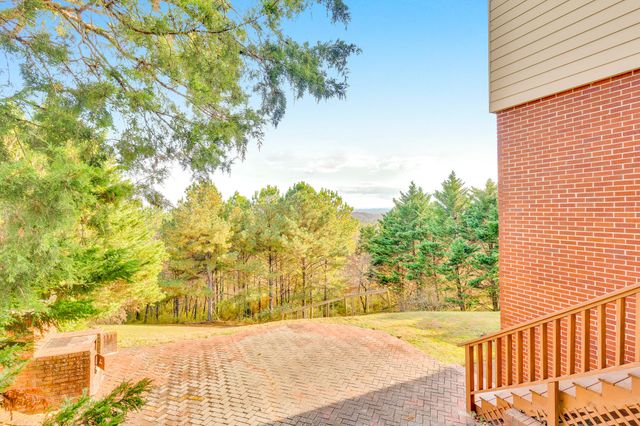 462 N Crest Road, Chattanooga, TN 37404