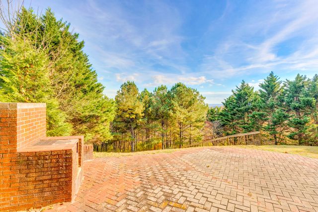 462 N Crest Road, Chattanooga, TN 37404