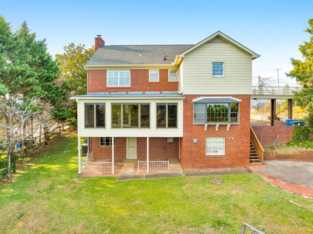 462 N Crest Road, Chattanooga, TN 37404