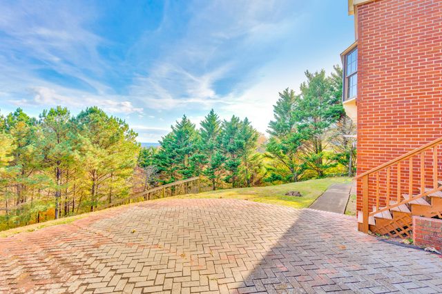 462 N Crest Road, Chattanooga, TN 37404