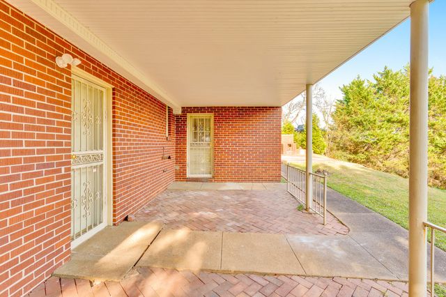 462 N Crest Road, Chattanooga, TN 37404