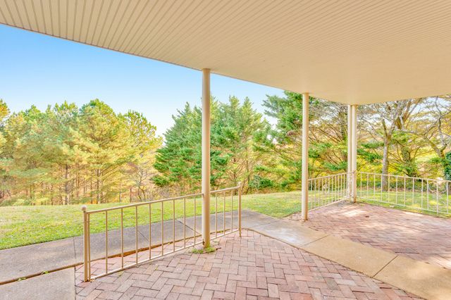 462 N Crest Road, Chattanooga, TN 37404