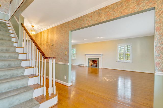 462 N Crest Road, Chattanooga, TN 37404