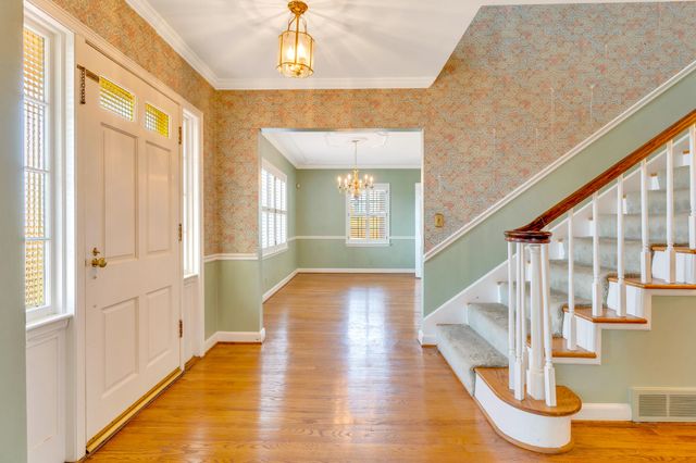 462 N Crest Road, Chattanooga, TN 37404