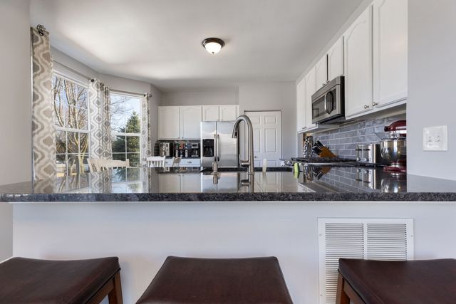 922 Summit Creek Drive, Shorewood, IL 60404