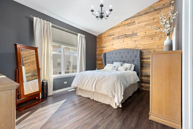 922 Summit Creek Drive, Shorewood, IL 60404