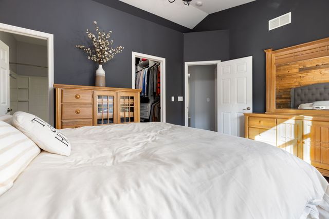 922 Summit Creek Drive, Shorewood, IL 60404