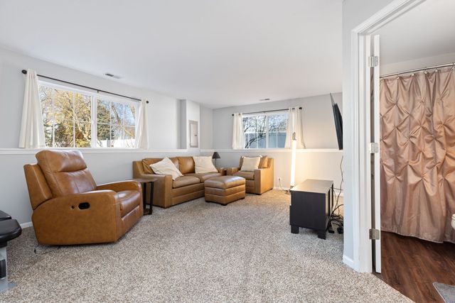 922 Summit Creek Drive, Shorewood, IL 60404