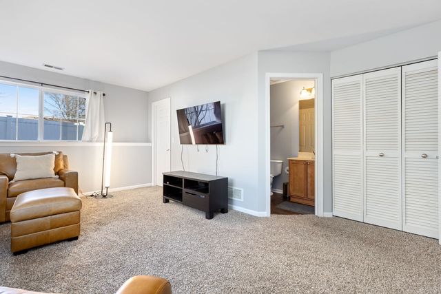 922 Summit Creek Drive, Shorewood, IL 60404