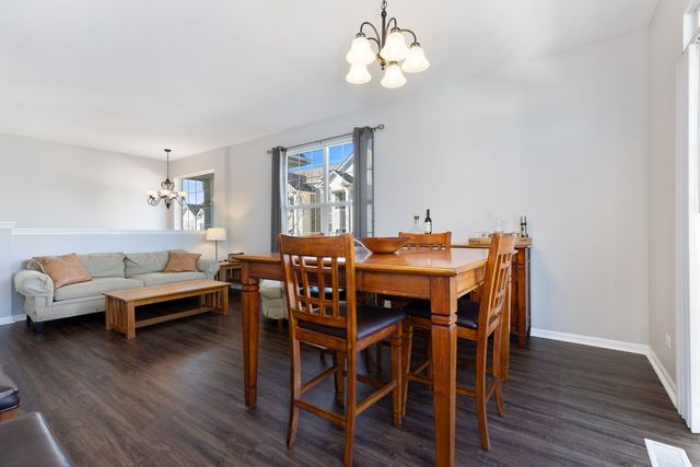 922 Summit Creek Drive, Shorewood, IL 60404