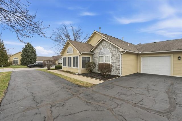 2061 W 139th Terrace, Leawood, KS 66224